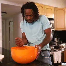 Skyla Sun en Pene en un tazón (foto 1) Skyla Sun en 'Bangbros' Pene en un tazón (Miniatura 1)