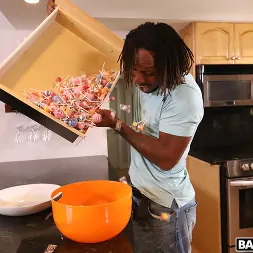 Skyla Sun en Pene en un tazón (foto 22) Skyla Sun en 'Bangbros' Pene en un tazón (Miniatura 22)