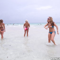 Sofia Ressen in 'Bangbros' Beach Babes (Thumbnail 80)