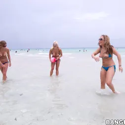 Sofia Ressen en 'Bangbros' Chicas de playa (Miniatura 80)