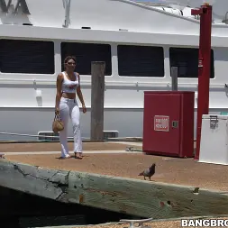 Sophia Castello en 'Bangbros' Me encantan las latinas con un culo enorme (Miniatura 2)