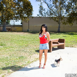 Sophia Lomeli en 'Bangbros' Impresionantes tetas grandes en esta latina (Miniatura 1)