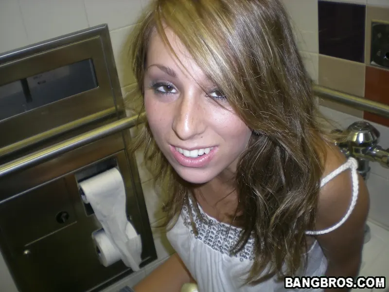 Bangbros 'Ratas del centro comercial' protagonizando Sophie Dee (foto 135)