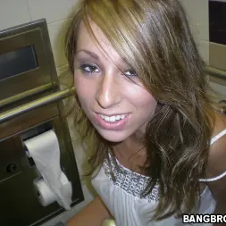 Sophie Dee en 'Bangbros' Ratas del centro comercial (Miniatura 135)