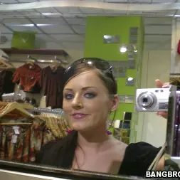 Sophie Dee en 'Bangbros' Ratas del centro comercial (Miniatura 165)