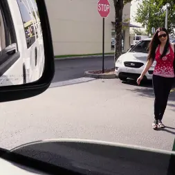 Sophie Leon en 'Bangbros' La Tía se sube al bus (Miniatura 64)