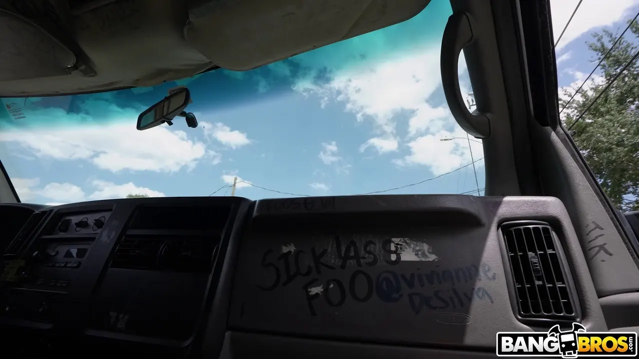 Bangbros 'Rubia en el bus' protagonizando Stella Chiyoki (foto 1)