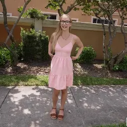 Stella Chiyoki en Rubia en el bus (foto 66) Stella Chiyoki en 'Bangbros' Rubia en el bus (Miniatura 66)