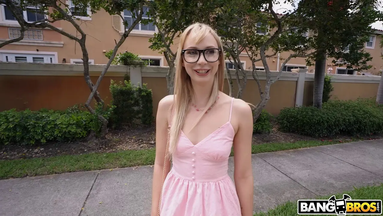 Bangbros 'Rubia en el bus' protagonizando Stella Chiyoki (foto 528)