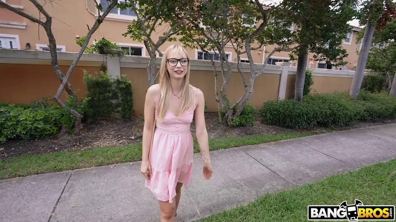 Bangbros 'Rubia en el bus' protagonizando Stella Chiyoki (foto 594)