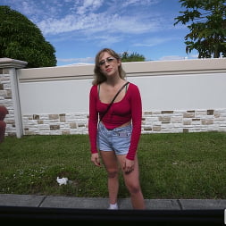 Stella Elle en 'Bangbros' El coño puede hacerte rico (Miniatura 518)