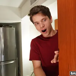 Stella Raee en 'Bangbros' Mueve ese trasero haciendo yoga (Miniatura 63)