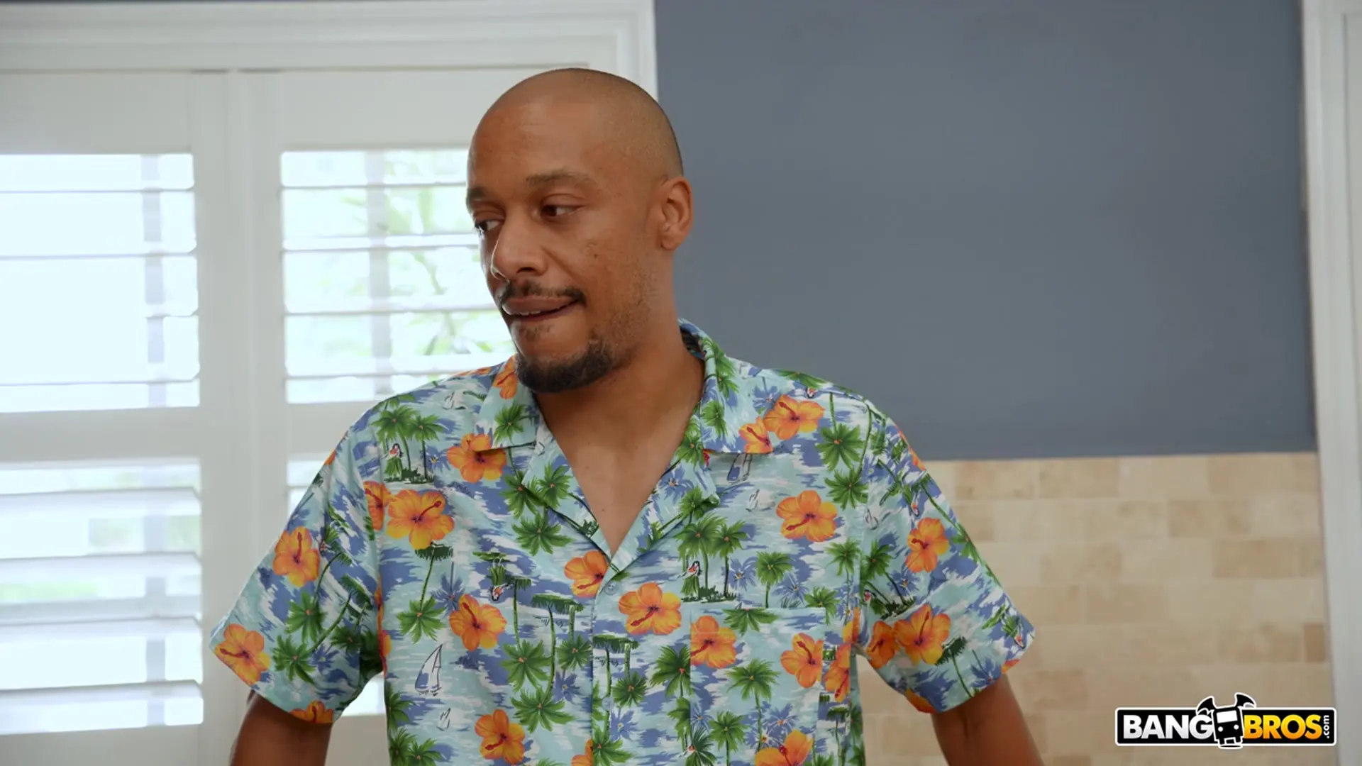 Bangbros 'A un agente inmobiliario le encanta el sexo anal' protagonizando Stella Sedona (foto 46)