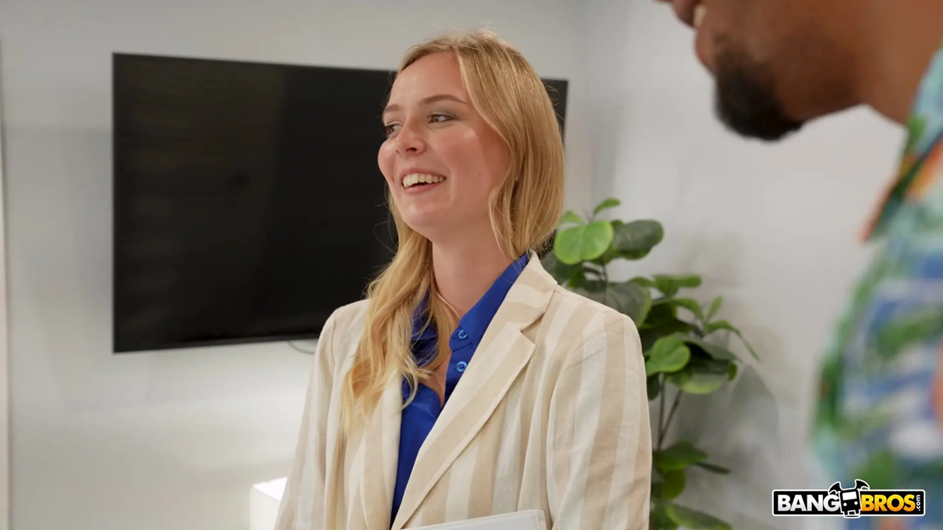 Bangbros 'A un agente inmobiliario le encanta el sexo anal' protagonizando Stella Sedona (foto 92)