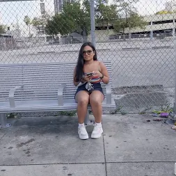 Summer Col en 'Bangbros' Anal sorpresa en el bus (Miniatura 75)