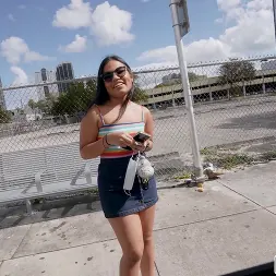 Summer Col en 'Bangbros' Anal sorpresa en el bus (Miniatura 975)