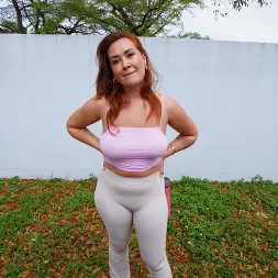 Tara Blackwell en 'Bangbros' La camiseta mojada de Tara con sexo (Miniatura 70)