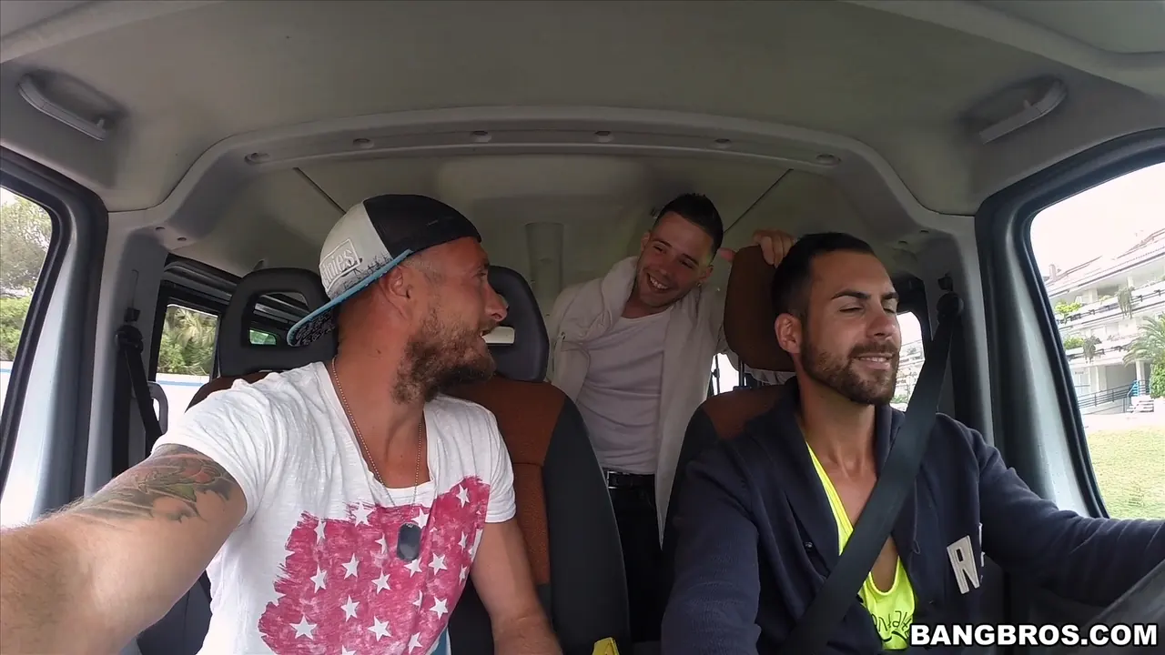 Bangbros 'Nena europea llena de polla dura en el autobús' protagonizando Taylor Sands (foto 1)