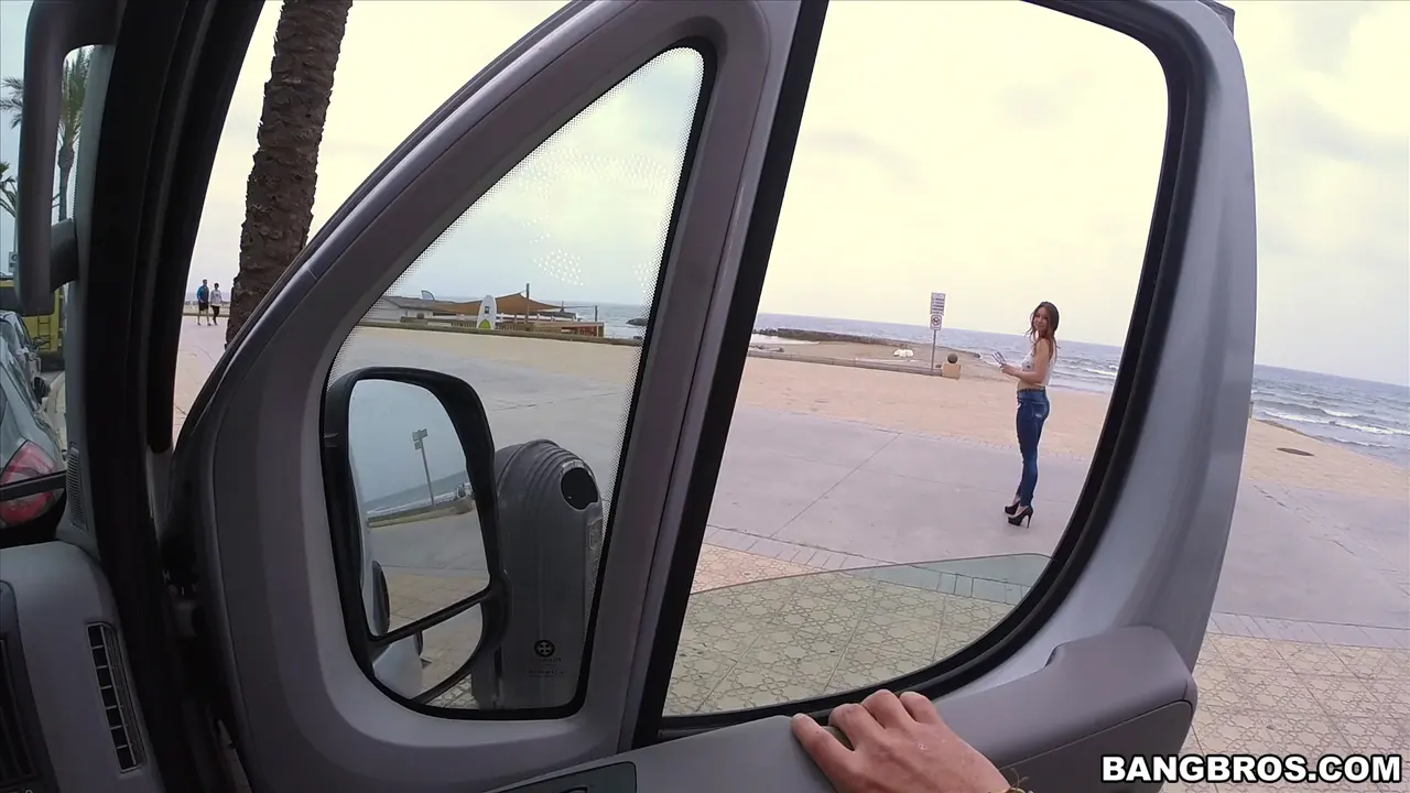 Bangbros 'Nena europea llena de polla dura en el autobús' protagonizando Taylor Sands (foto 33)