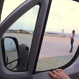 Taylor Sands en 'Bangbros' Nena europea llena de polla dura en el autobús (Miniatura 33)