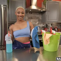 Thick Ass Daphne en El semen más espeso es el más rápido (foto 13) Thick Ass Daphne en 'Bangbros' El semen más espeso es el más rápido (Miniatura 13)