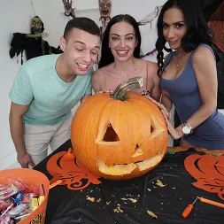 Tia Cyrus en 'Bangbros' Golosina para tragar (Miniatura 1)