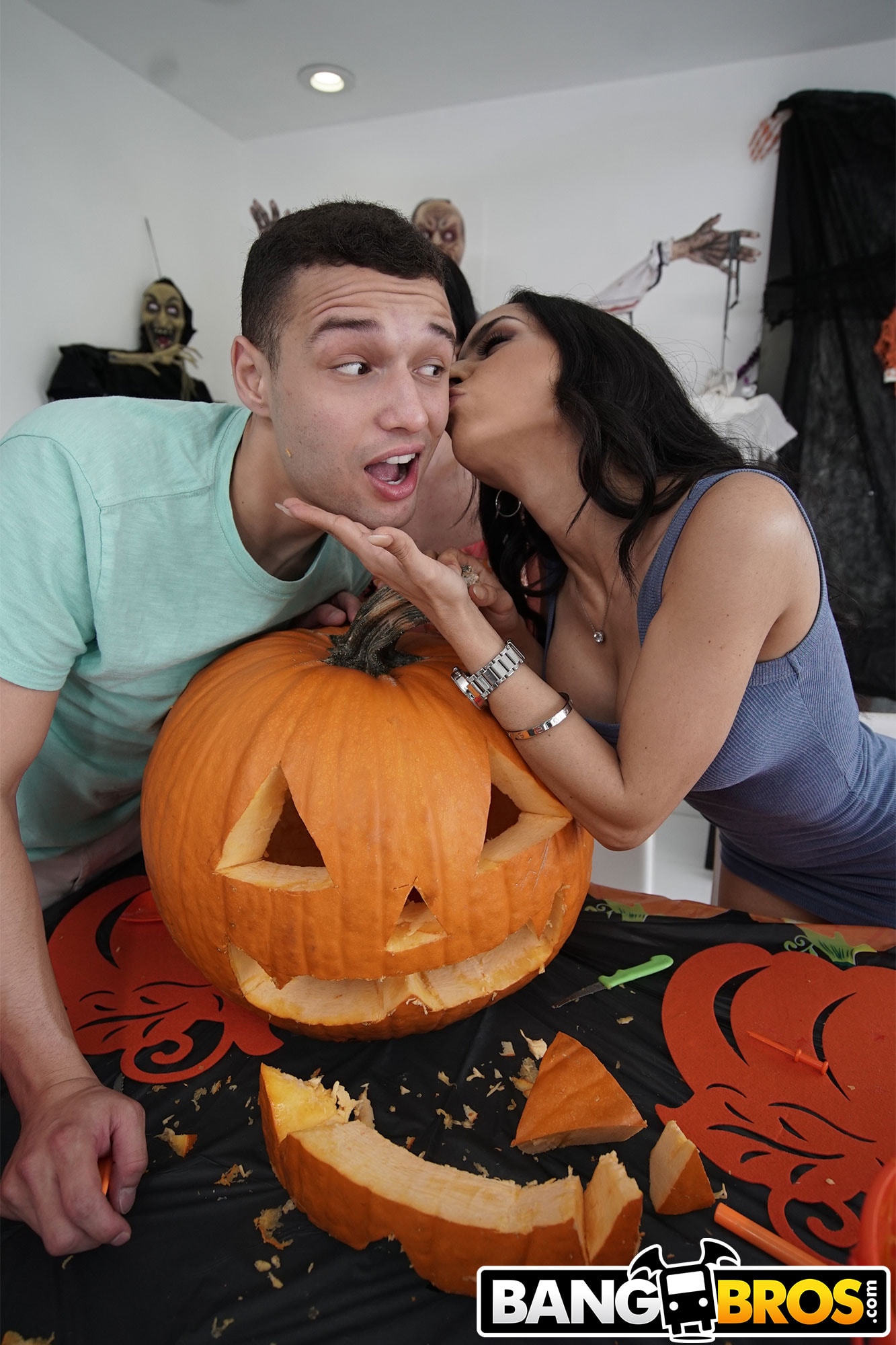 ▷ Tia Cyrus in Swalloween Treat (Photo 46) | Bangbros