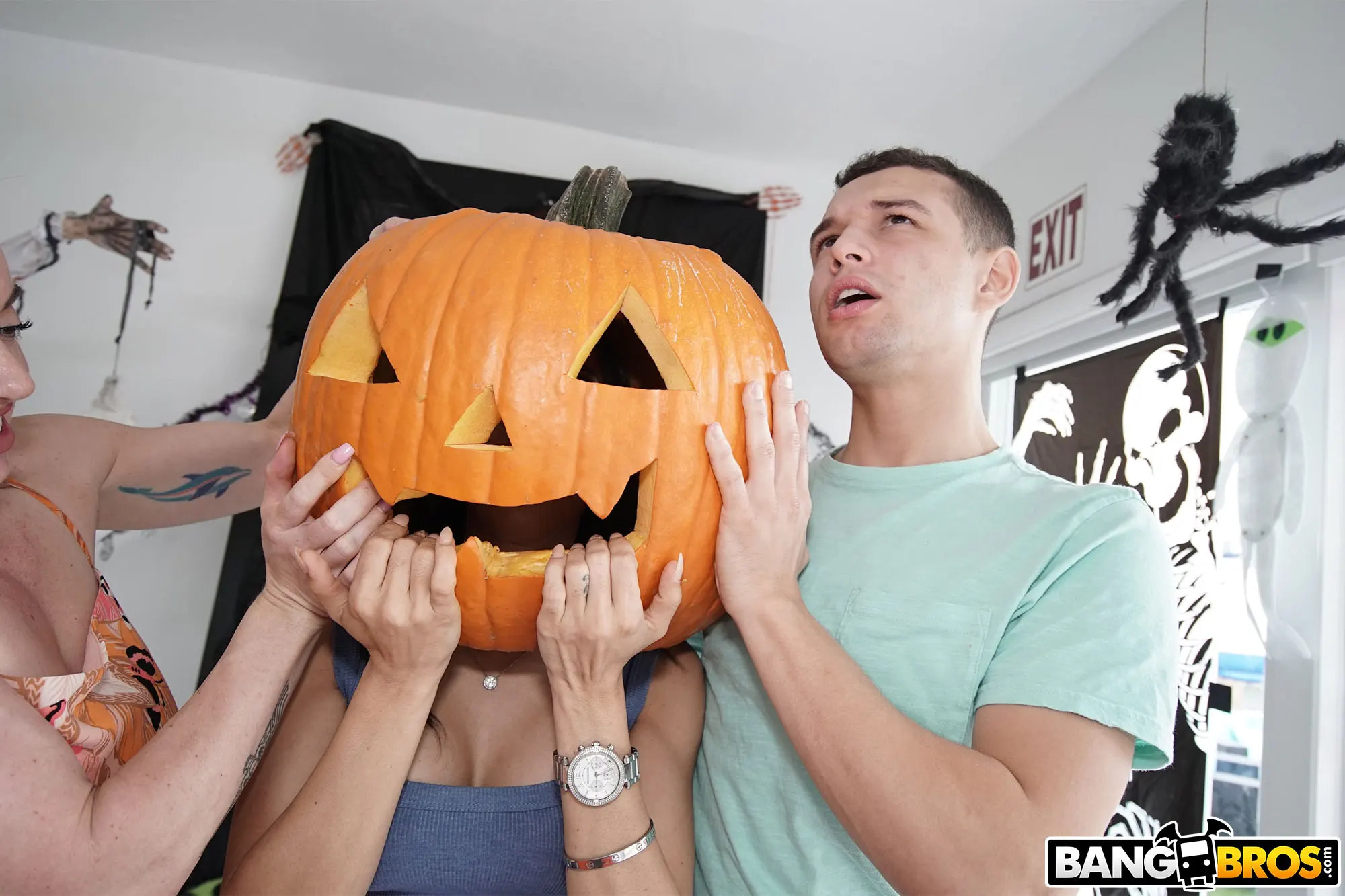 Bangbros 'Golosina para tragar' protagonizando Tia Cyrus (foto 184)