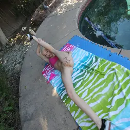 Tiffany D.Gore en Pequeña rubia flexible eyacula después de ser follada (foto 91) Tiffany D.Gore en 'Bangbros' Pequeña rubia flexible eyacula después de ser follada (Miniatura 91)