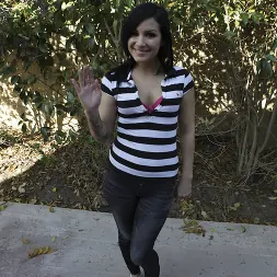 Tori Lux en 'Bangbros' Trucos de pene (Miniatura 18)