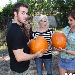 Tory Lane en 'Bangbros' Follando en el huerto de calabazas (Miniatura 108)