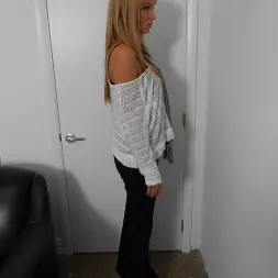 Trixie Star en 'Bangbros' Modelo rubia se deja follar (Miniatura 4)