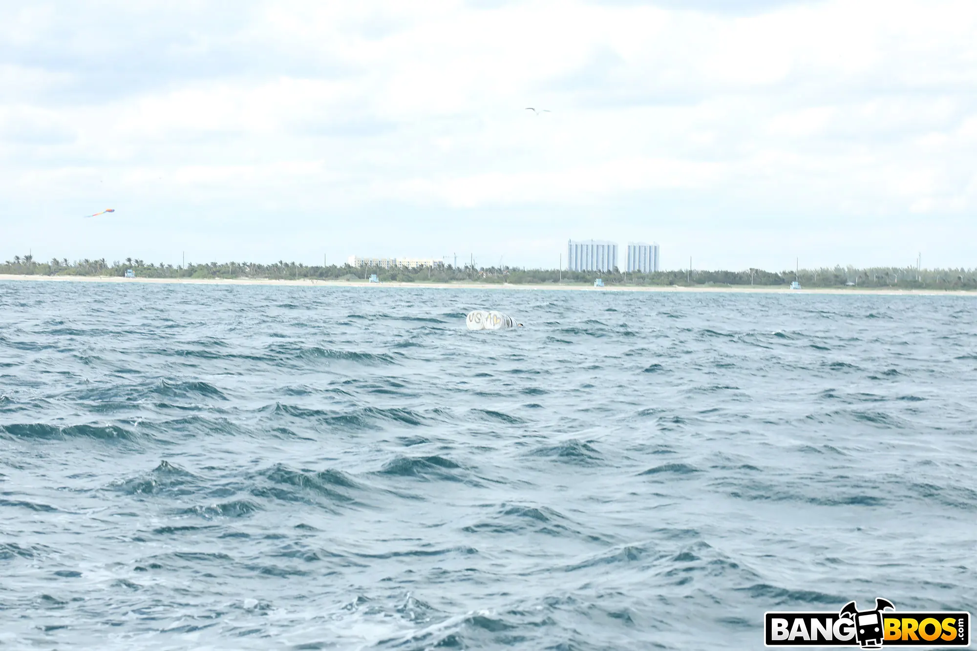 Bangbros 'Una jovencita cubana es rescatada en el mar' protagonizando Vanessa Sky (foto 60)