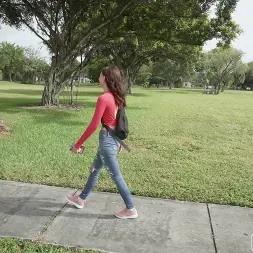 Veronica Church en 'Bangbros' Modelo desesperada por dinero (Miniatura 75)