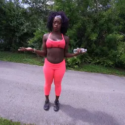 Vickie Starxxx en 'Bangbros' Gigante botín negro viaja en autobús (Miniatura 111)