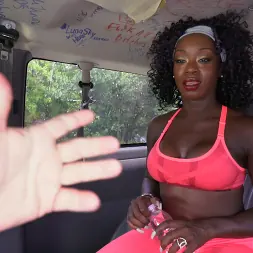 Vickie Starxxx en 'Bangbros' Gigante botín negro viaja en autobús (Miniatura 148)