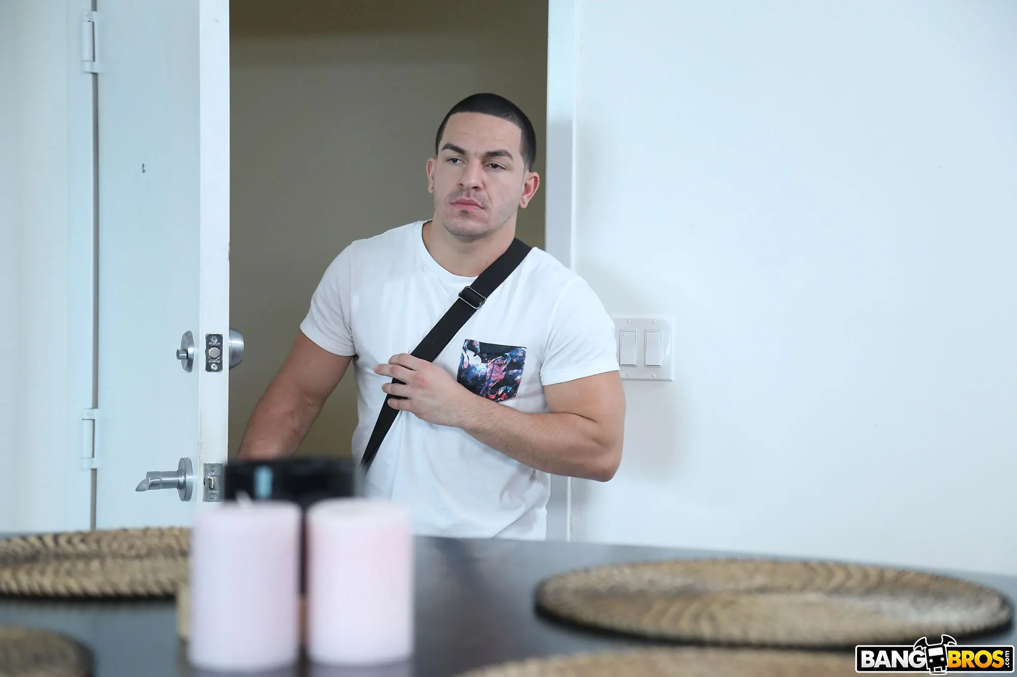 Bangbros 'La tetona Victoria se folla a su nuevo compañero de cuarto' protagonizando Victoria June (foto 42)