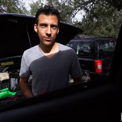 Victoria June en 'Bangbros' Una estrella porno se enfrenta a tres chicos al azar (Miniatura 102)