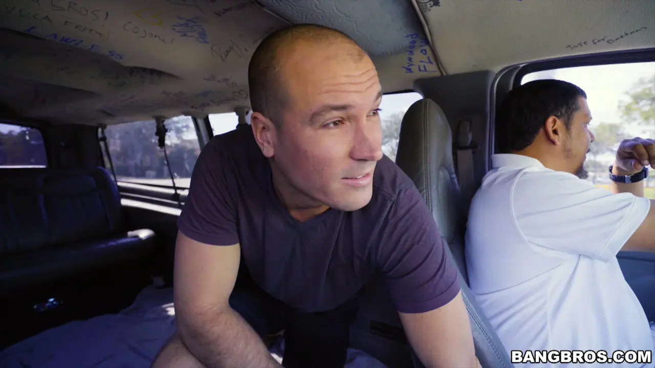 Bangbros 'Latina emprendedora obtiene lo que se merece' protagonizando Vienna Black (foto 1)