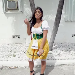 Violet Myers en Pechos de octubre (foto 42) Violet Myers en 'Bangbros' Pechos de octubre (Miniatura 42)