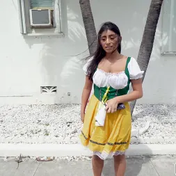 Violet Myers en Pechos de octubre (foto 63) Violet Myers en 'Bangbros' Pechos de octubre (Miniatura 63)