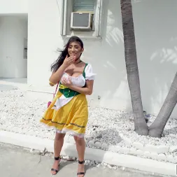 Violet Myers en Pechos de octubre (foto 84) Violet Myers en 'Bangbros' Pechos de octubre (Miniatura 84)