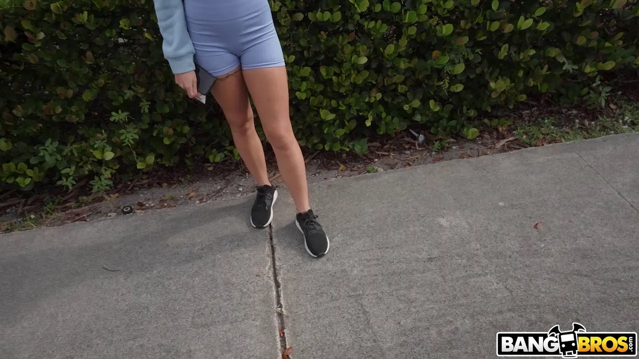 Violet Reign en 'Linda chica se deja follar en el autobús' from 'Bangbros' (foto 375) Bangbros 'Linda chica se deja follar en el autobús' protagonizando Violet Reign (foto 375)