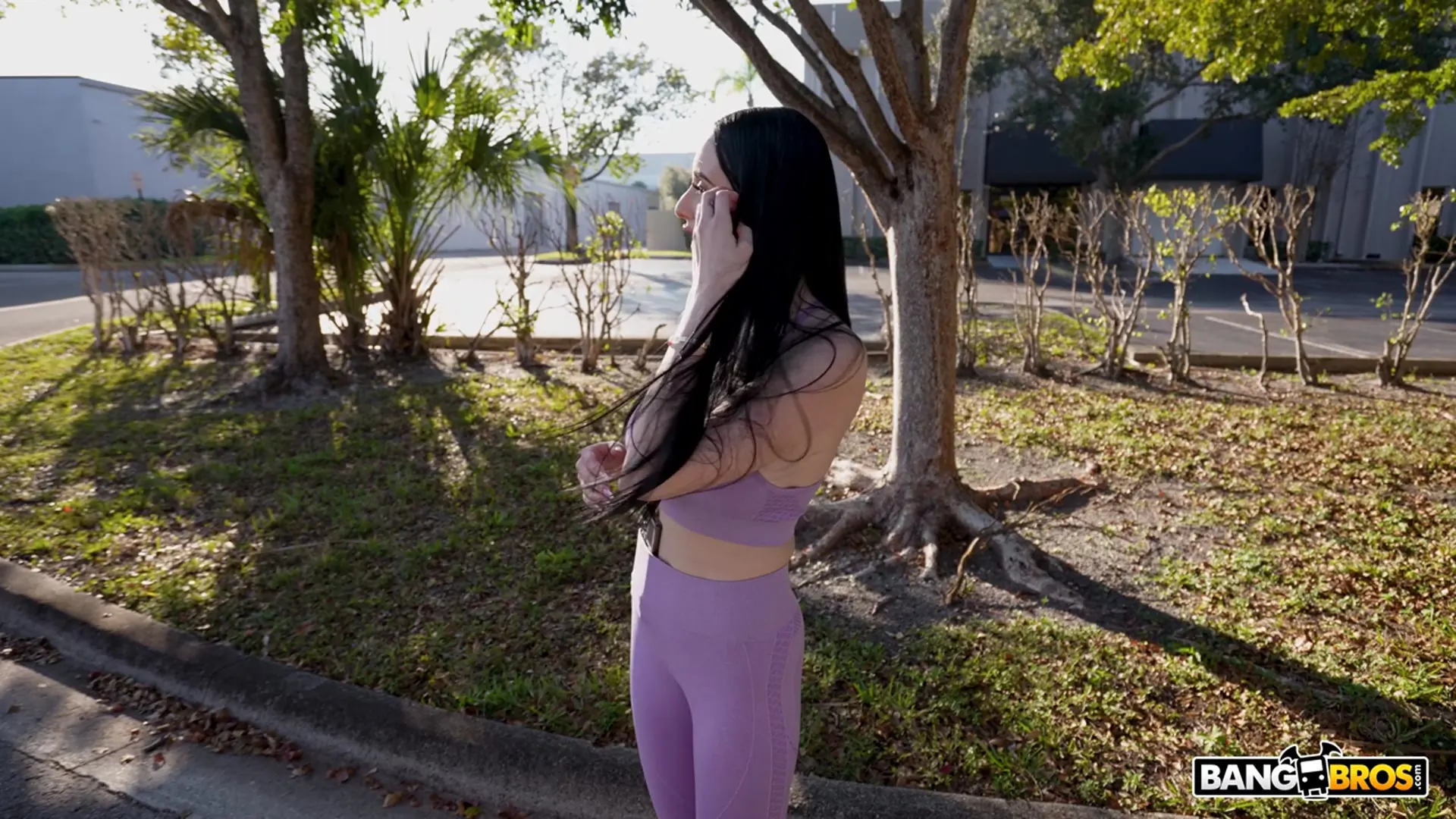 Bangbros 'Las rosas son rojas Las violetas son Voss' protagonizando Violet Voss (foto 128)