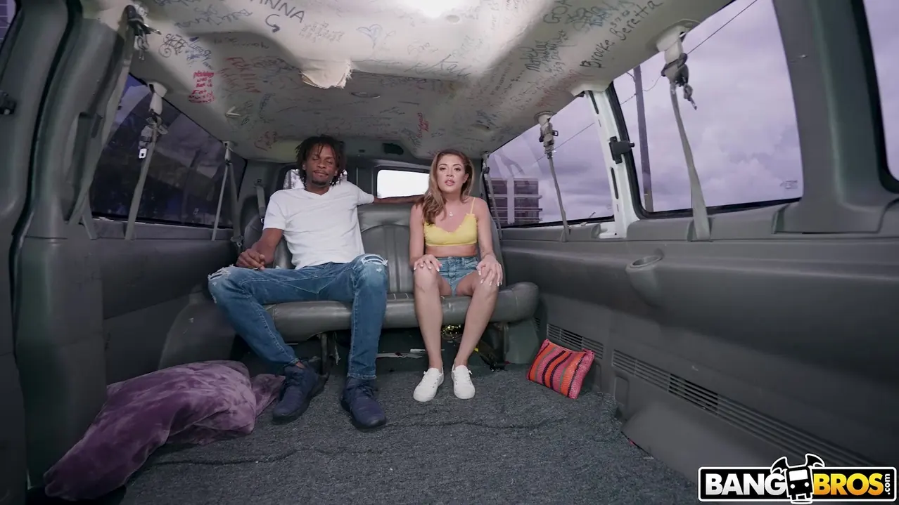 Vivianne DeSilva en 'Transporte anal' from 'Bangbros' (foto 825) Bangbros 'Transporte anal' protagonizando Vivianne DeSilva (foto 825)