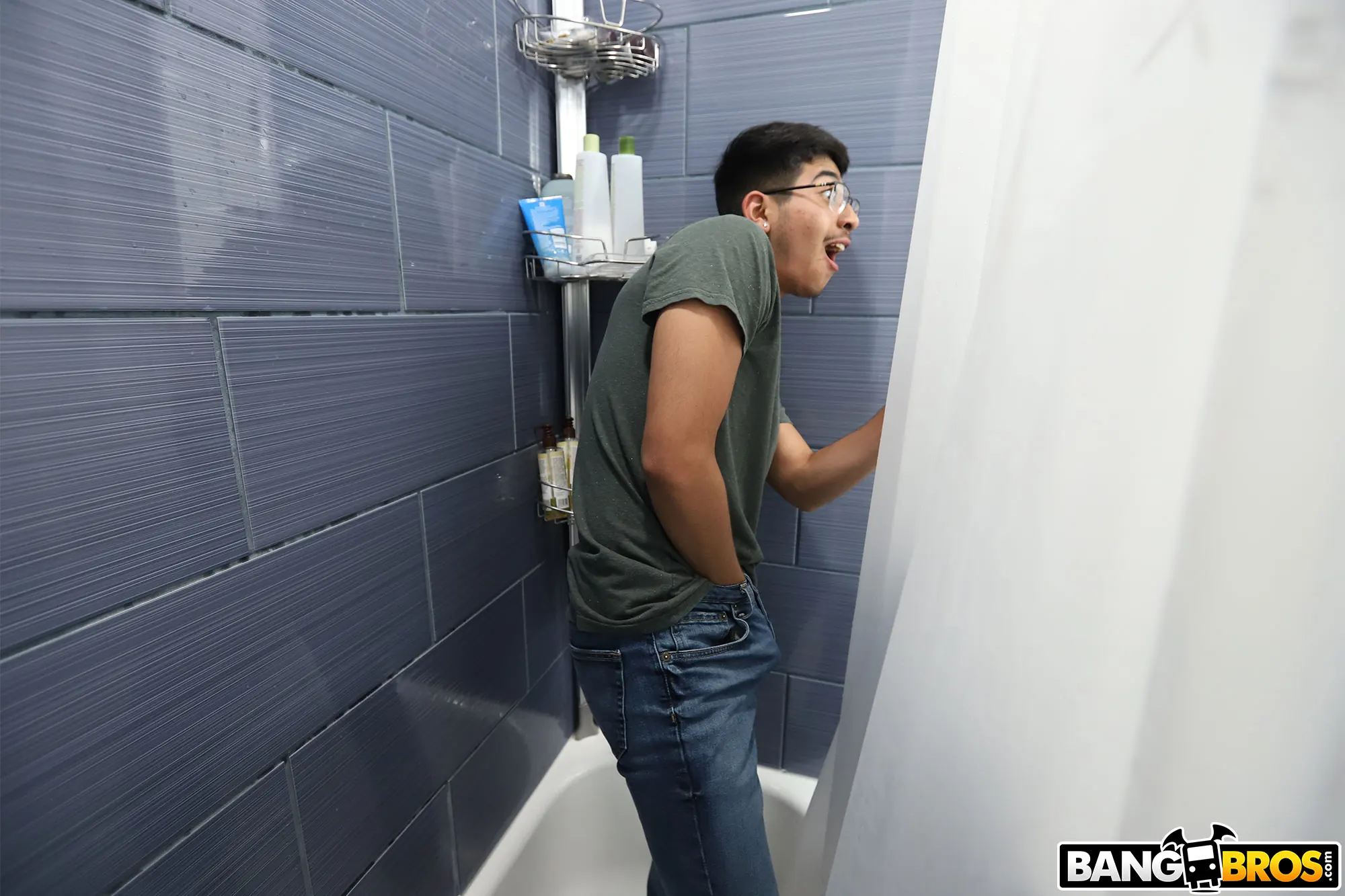 Bangbros 'Stepmom Peeper' starring Vivianne DeSilva (Photo 18)