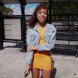 Willow Ryder en Cabra de garganta (foto 536) Willow Ryder en 'Bangbros' Cabra de garganta (Miniatura 536)