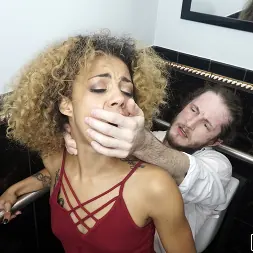 Xianna Hill en 'Bangbros' Dale propina a tu camarero con sexo (Miniatura 270)