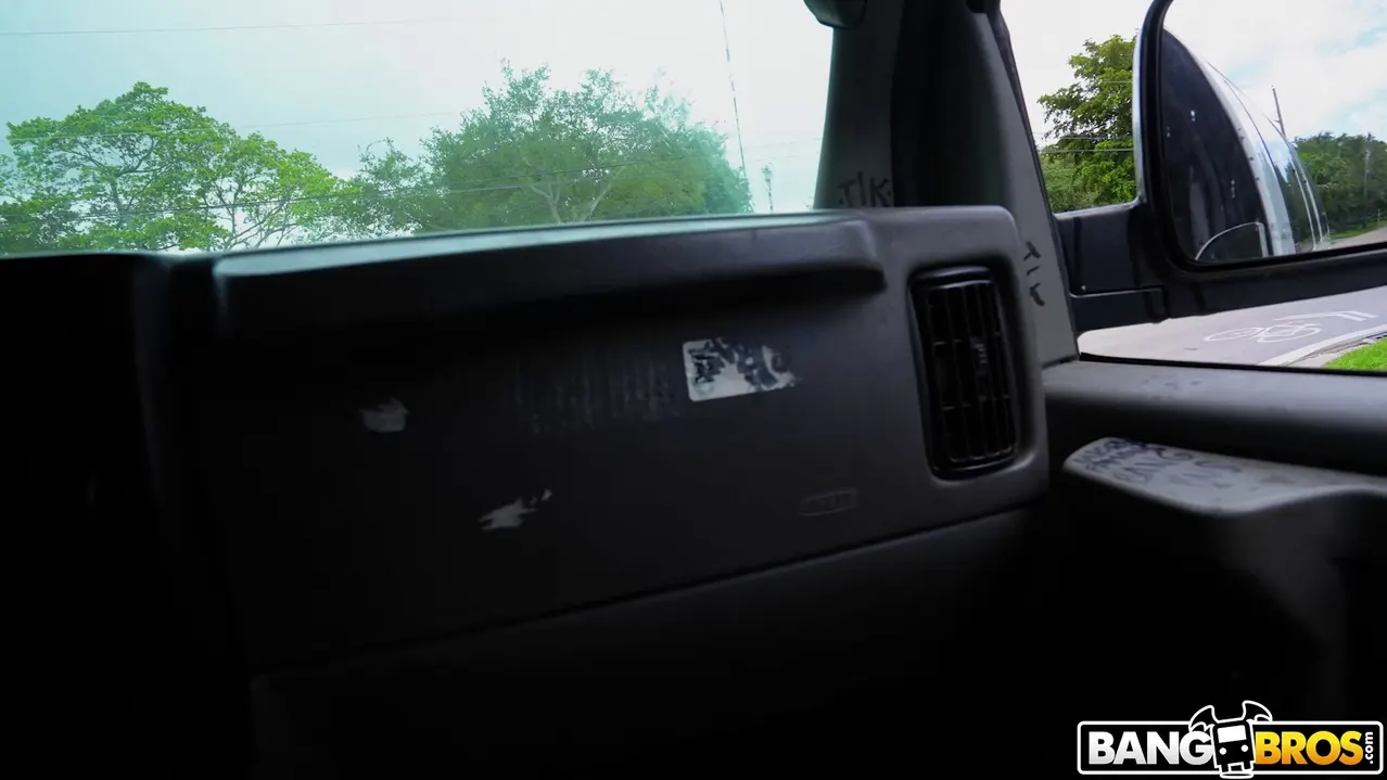 Bangbros 'Explosión de día lluvioso' protagonizando Xxlayna Marie (foto 1)