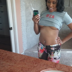 Yasmine De Leon in 'Bangbros' Thick Ebony swallows all of that cum (Thumbnail 6)
